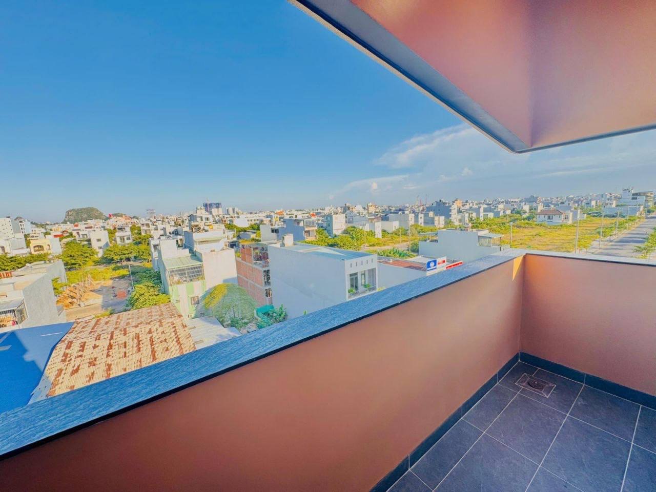 Modern 2-Bedroom Apartment in Ngu Hanh Son photo 1 of 8