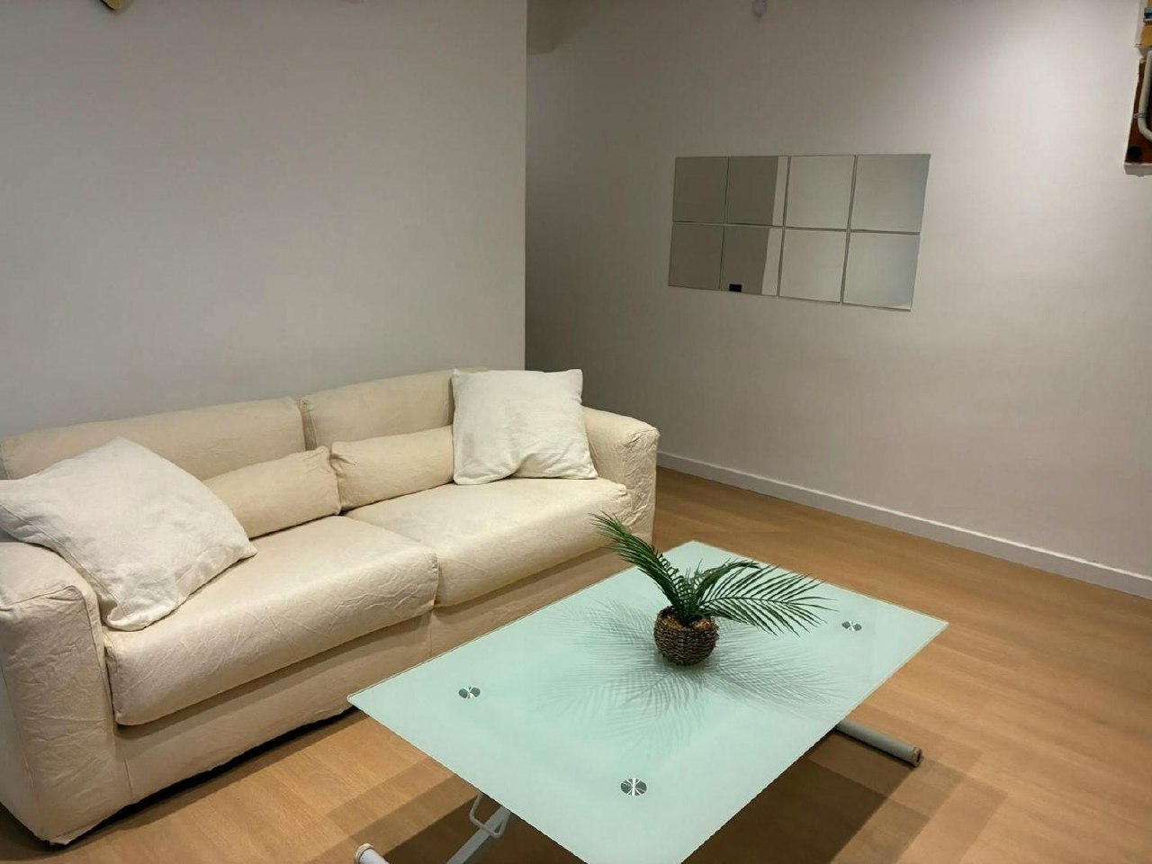 3-Bedroom Apartment for Rent in Exposició photo 2 of 8