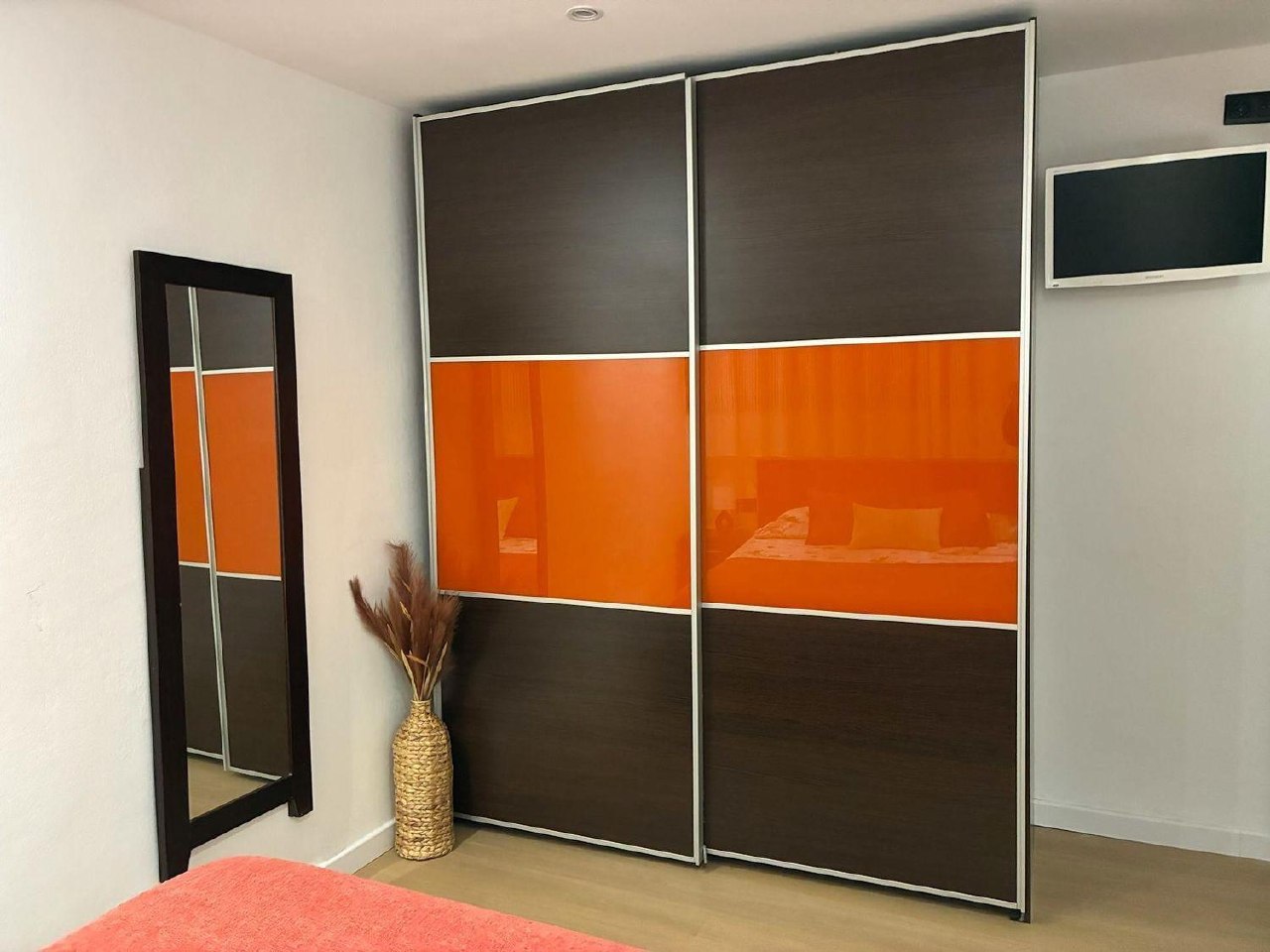 3-Bedroom Apartment for Rent in Exposició photo 7 of 8