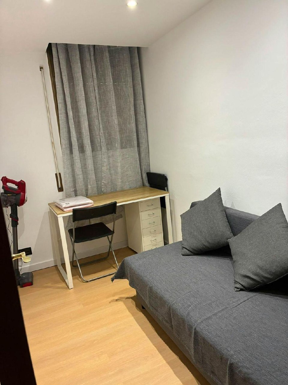 3-Bedroom Apartment for Rent in Exposició photo 8 of 8