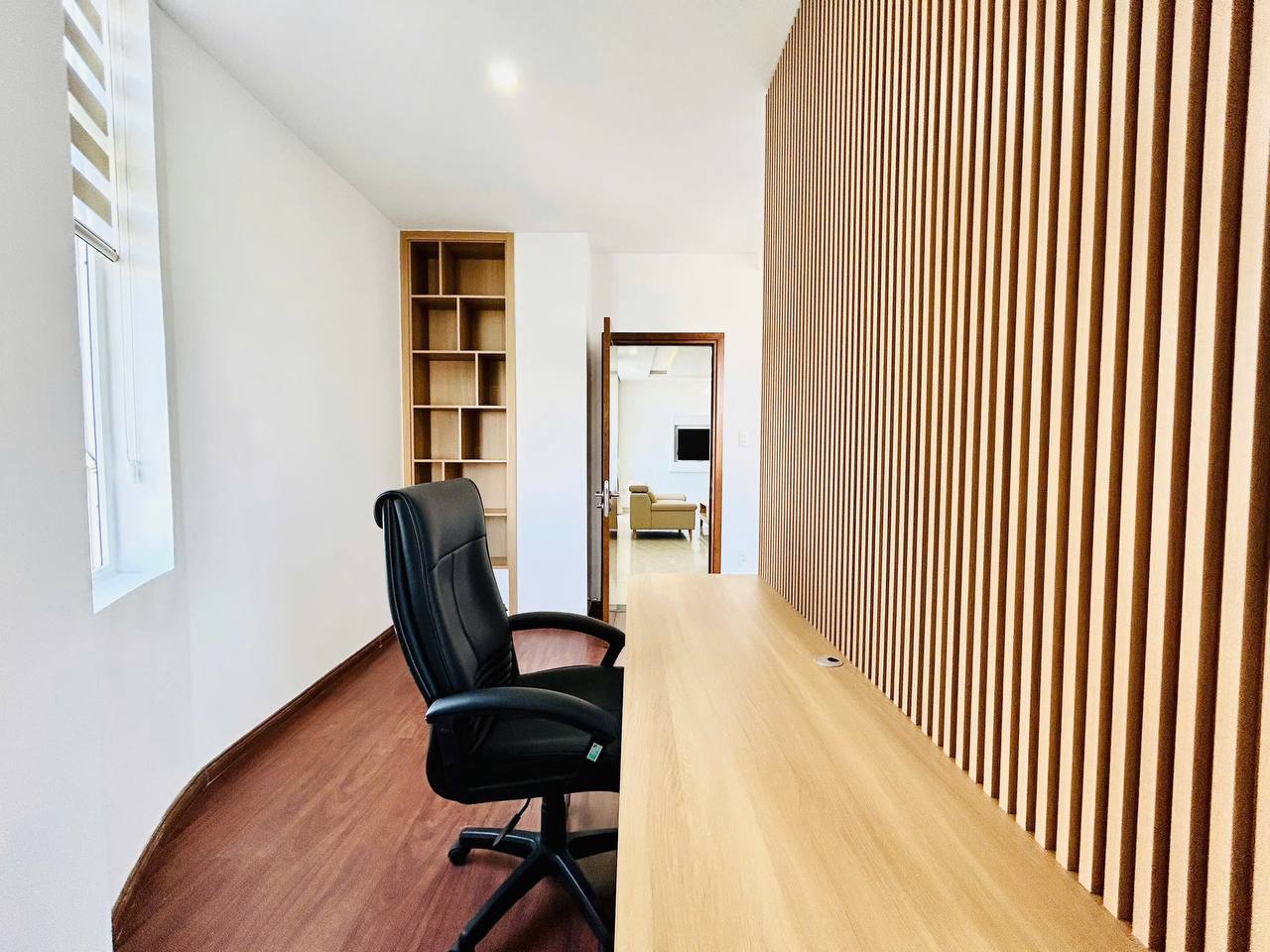 High-Floor 1-Bedroom Apartment in My An photo 4 of 8