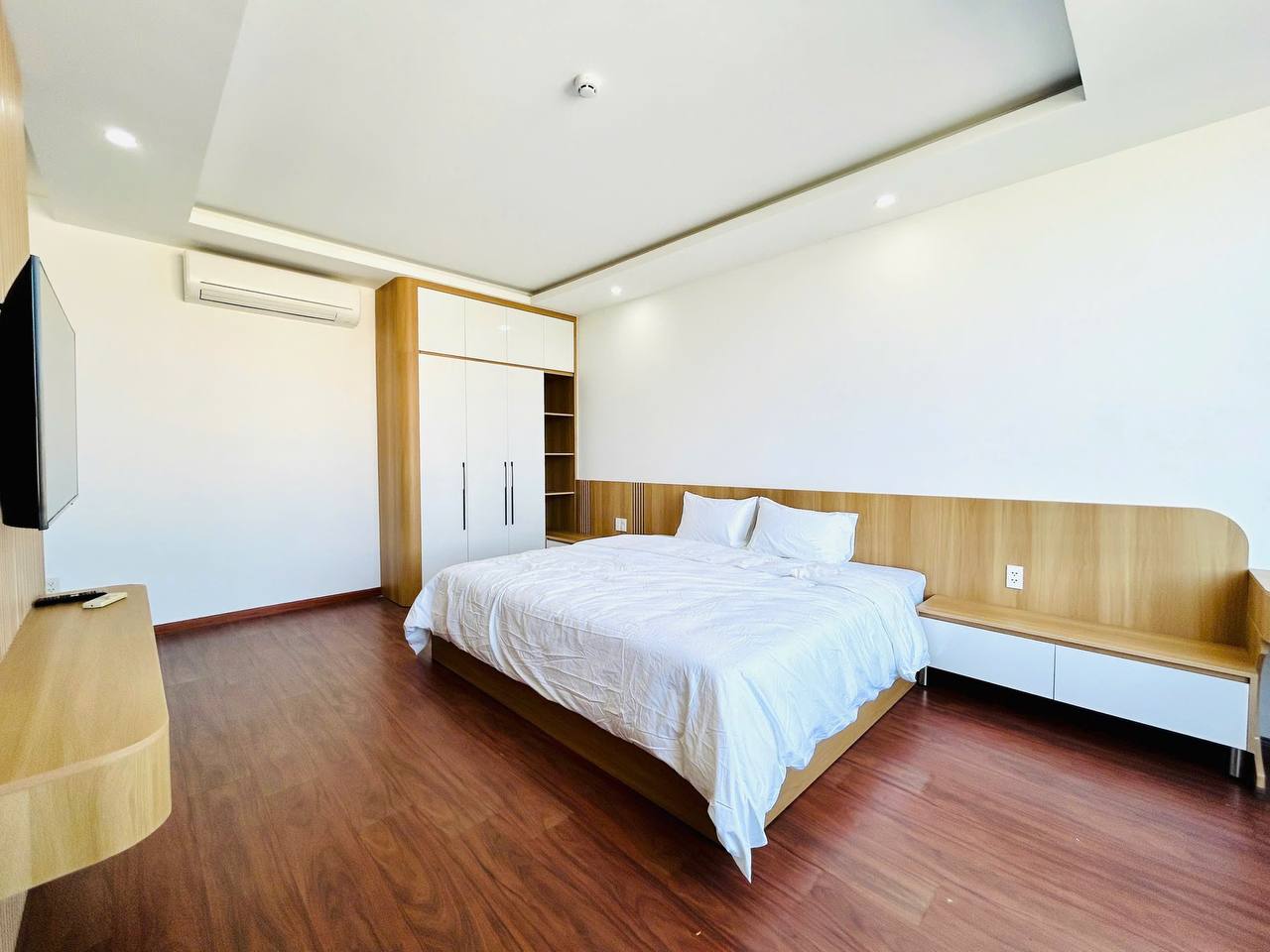 High-Floor 1-Bedroom Apartment in My An photo 6 of 8
