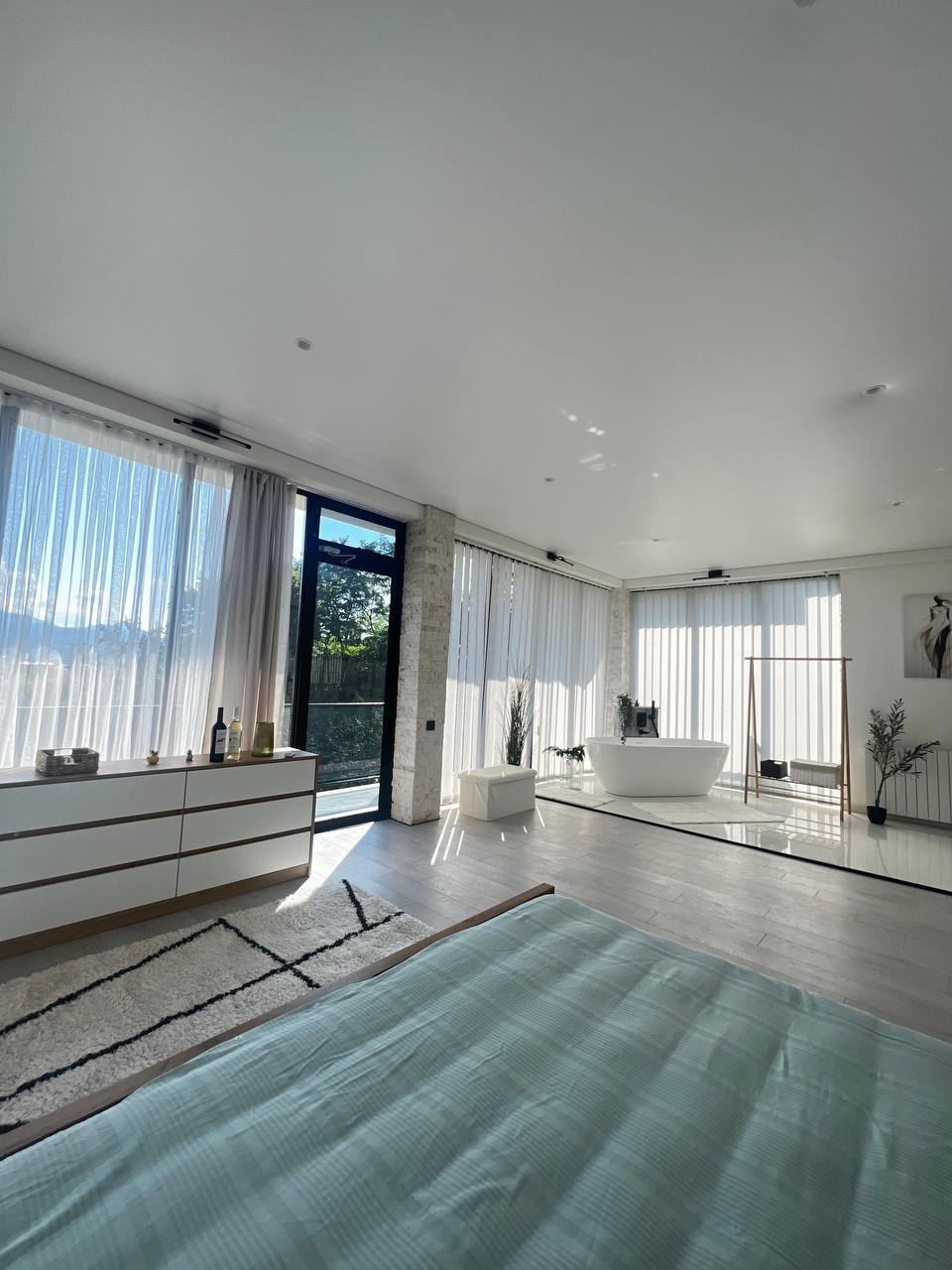 Three-Bedroom House with Pool in Batumi photo 4 of 6