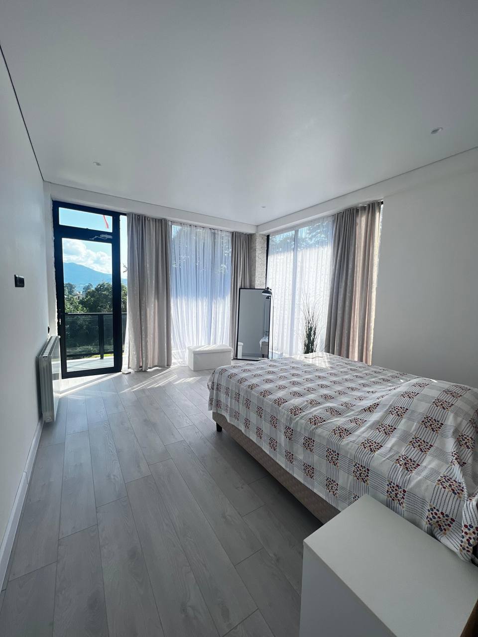 Three-Bedroom House with Pool in Batumi photo 6 of 6
