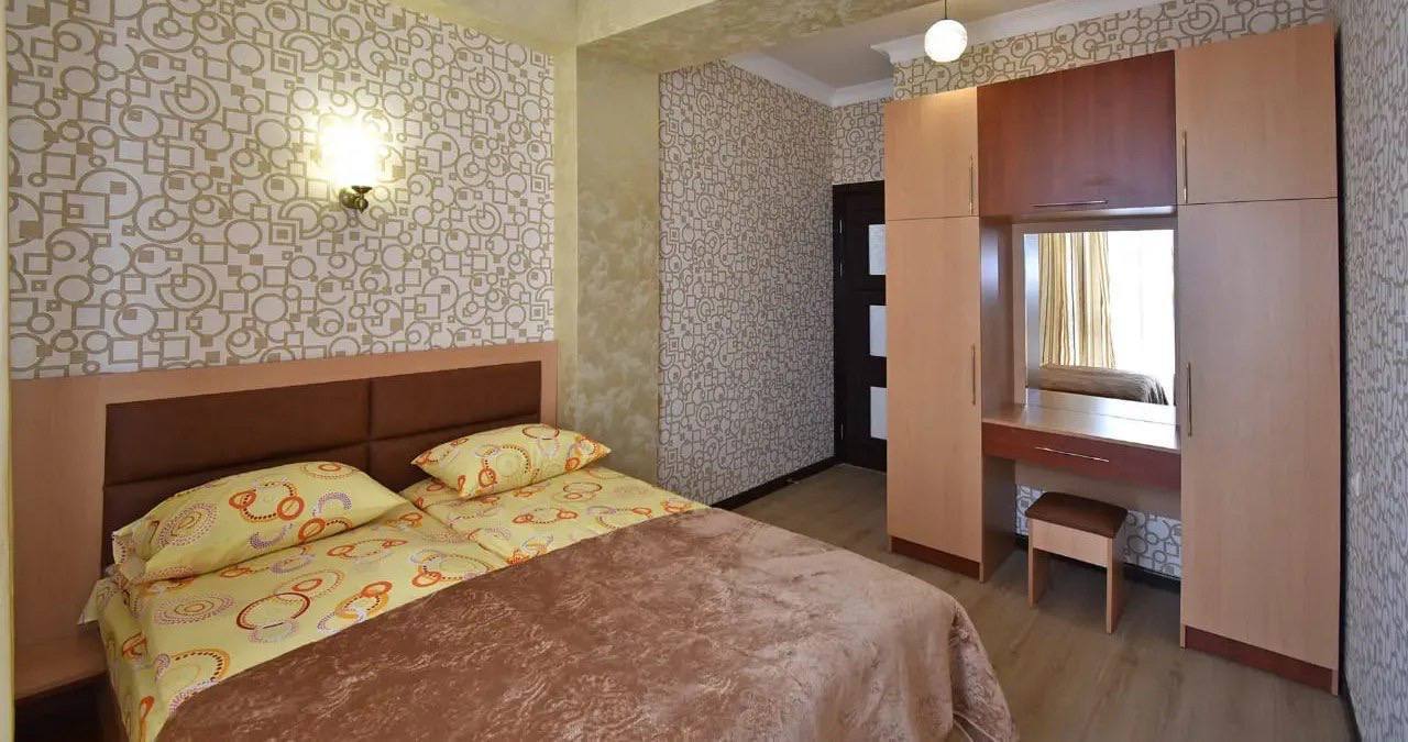 Furnished 3-Room Apartment in Kentron photo 3 of 5