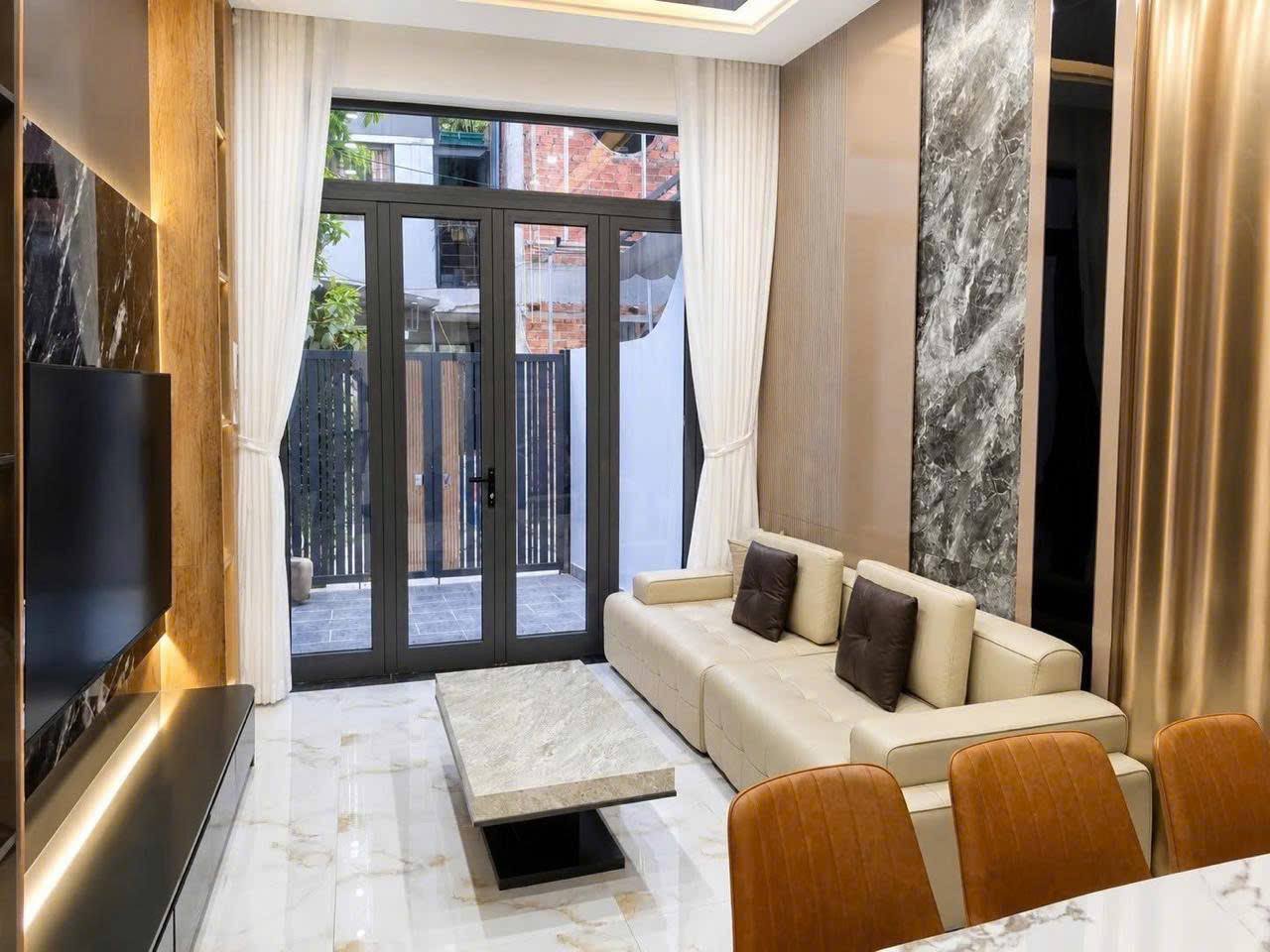 3-Floor House with 4 Bedrooms in Da Nang photo 2 of 8