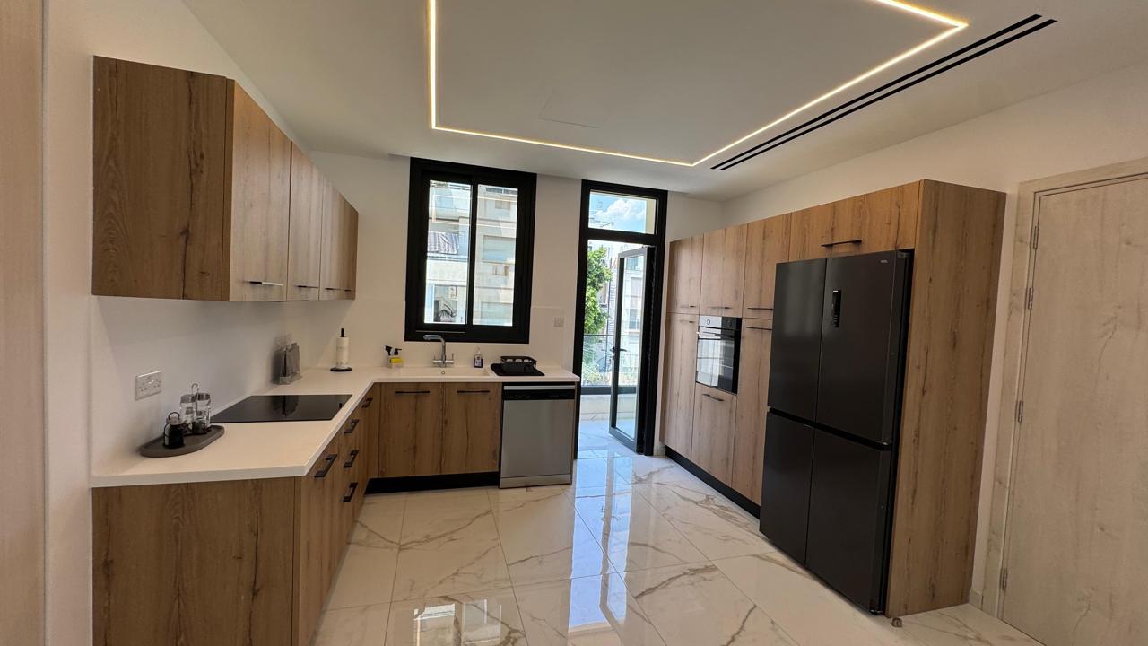 New 3-Bedroom Apartment Near the Sea photo 7 of 8