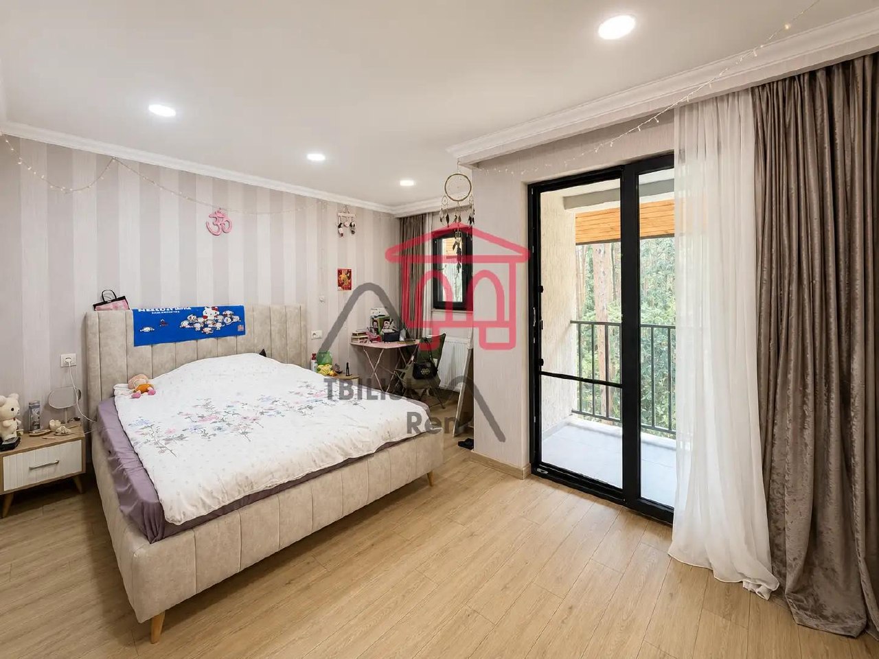 Spacious Three-Story House with Pool in Tskneti photo 6 of 8