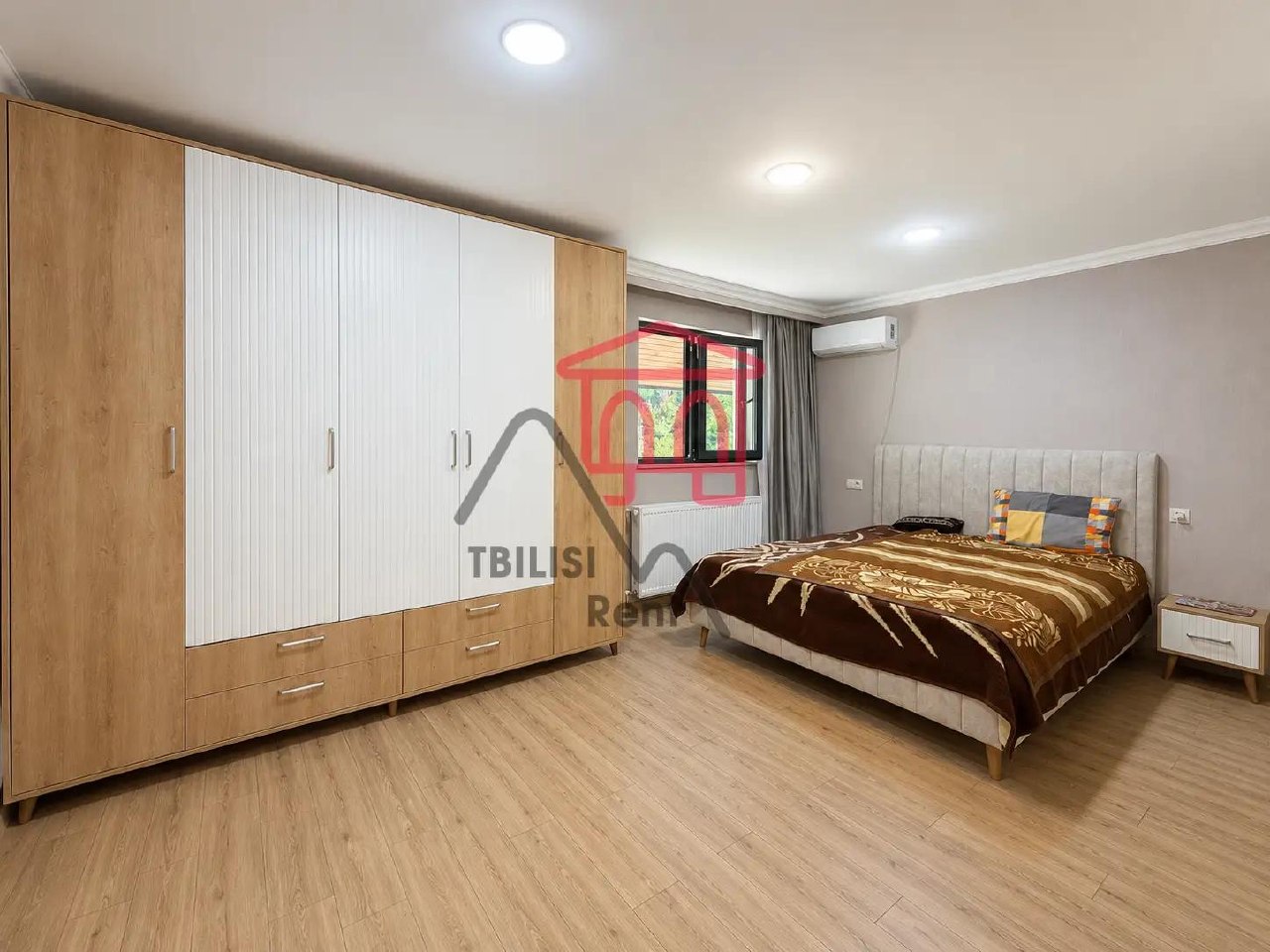 Spacious Three-Story House with Pool in Tskneti photo 8 of 8