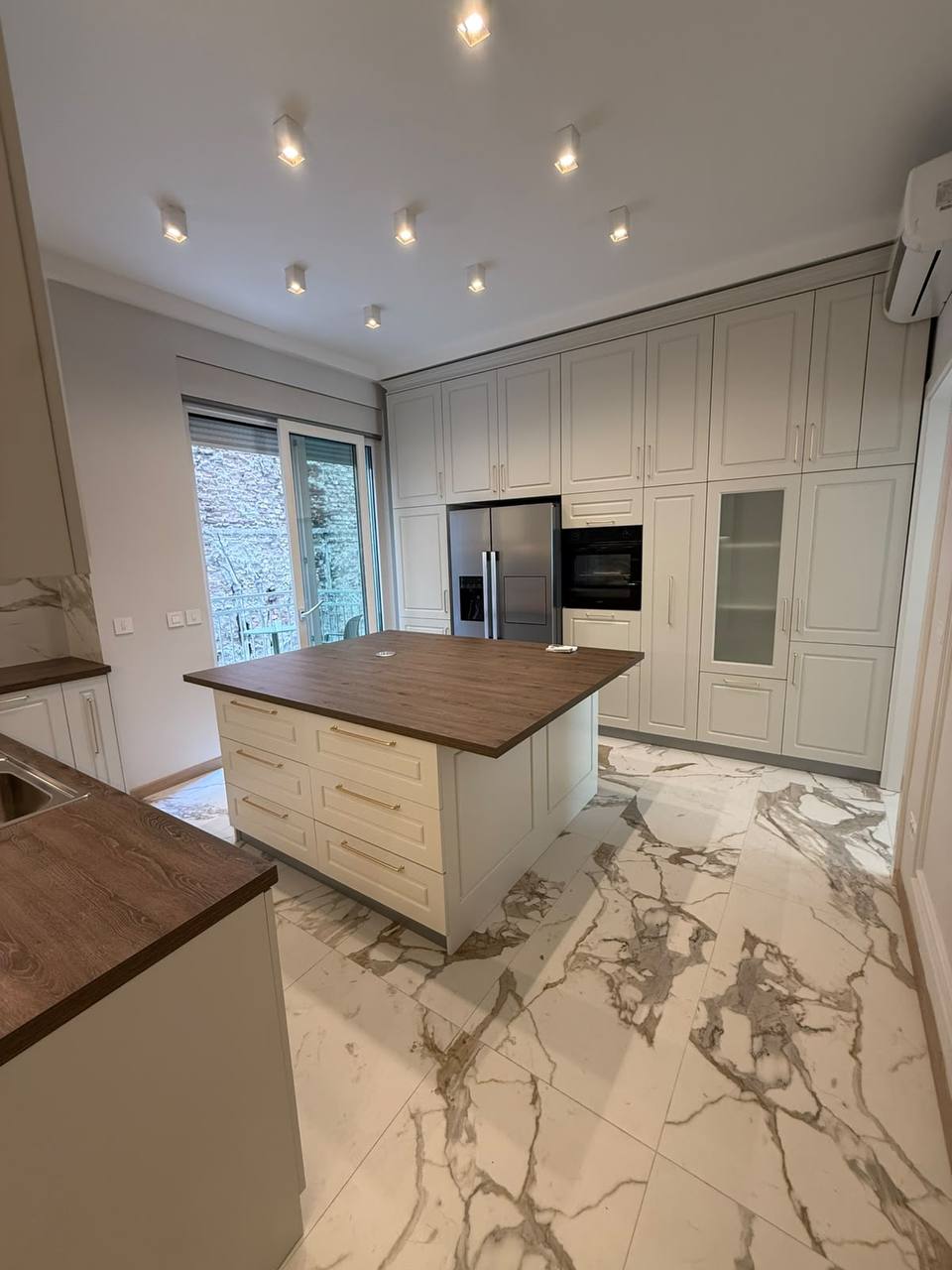 Unfurnished 3-Bedroom Apartment in Dorcol photo 4 of 8