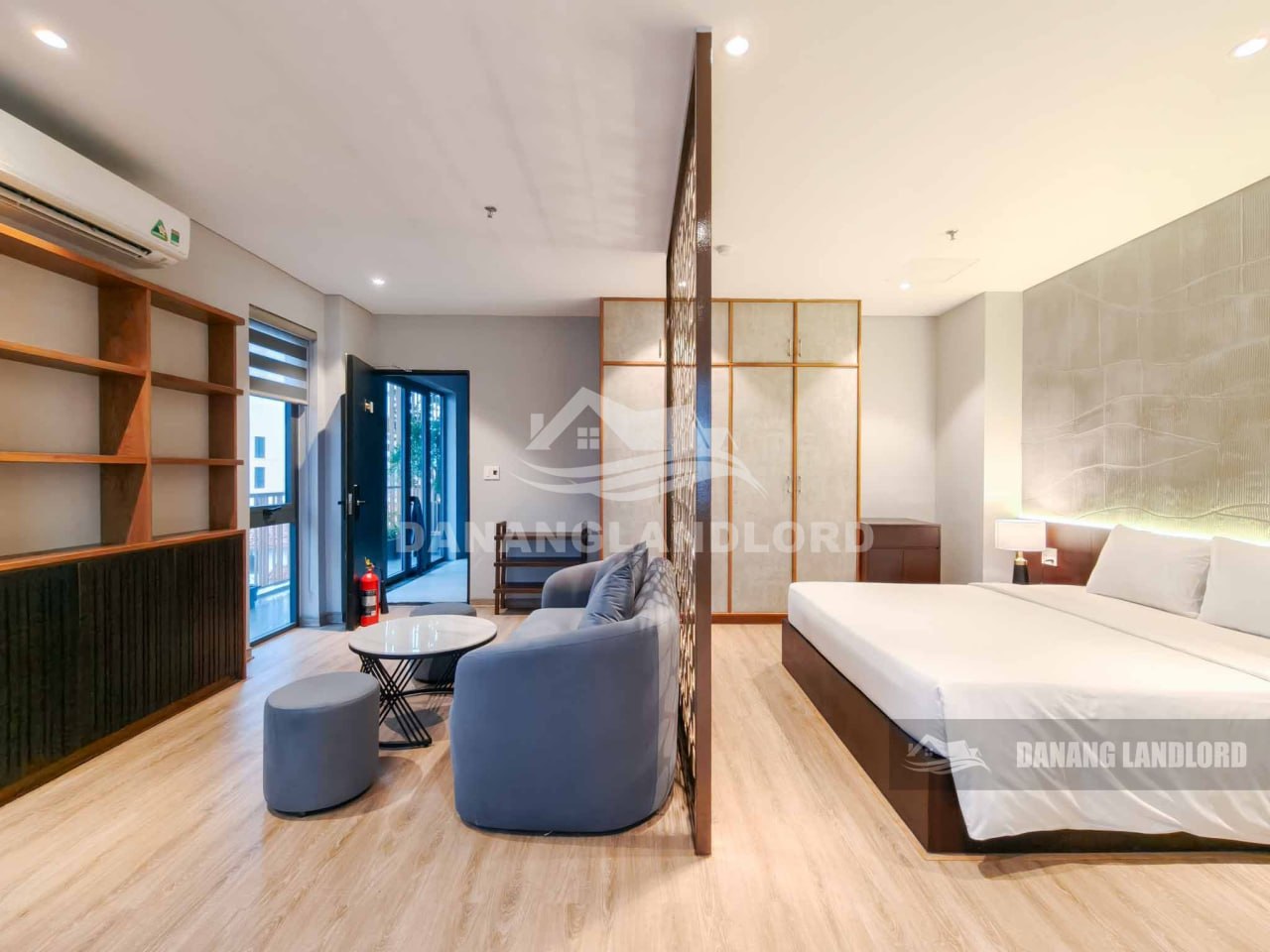 Spacious Studio Apartment with Balcony Near the River photo 4 of 8