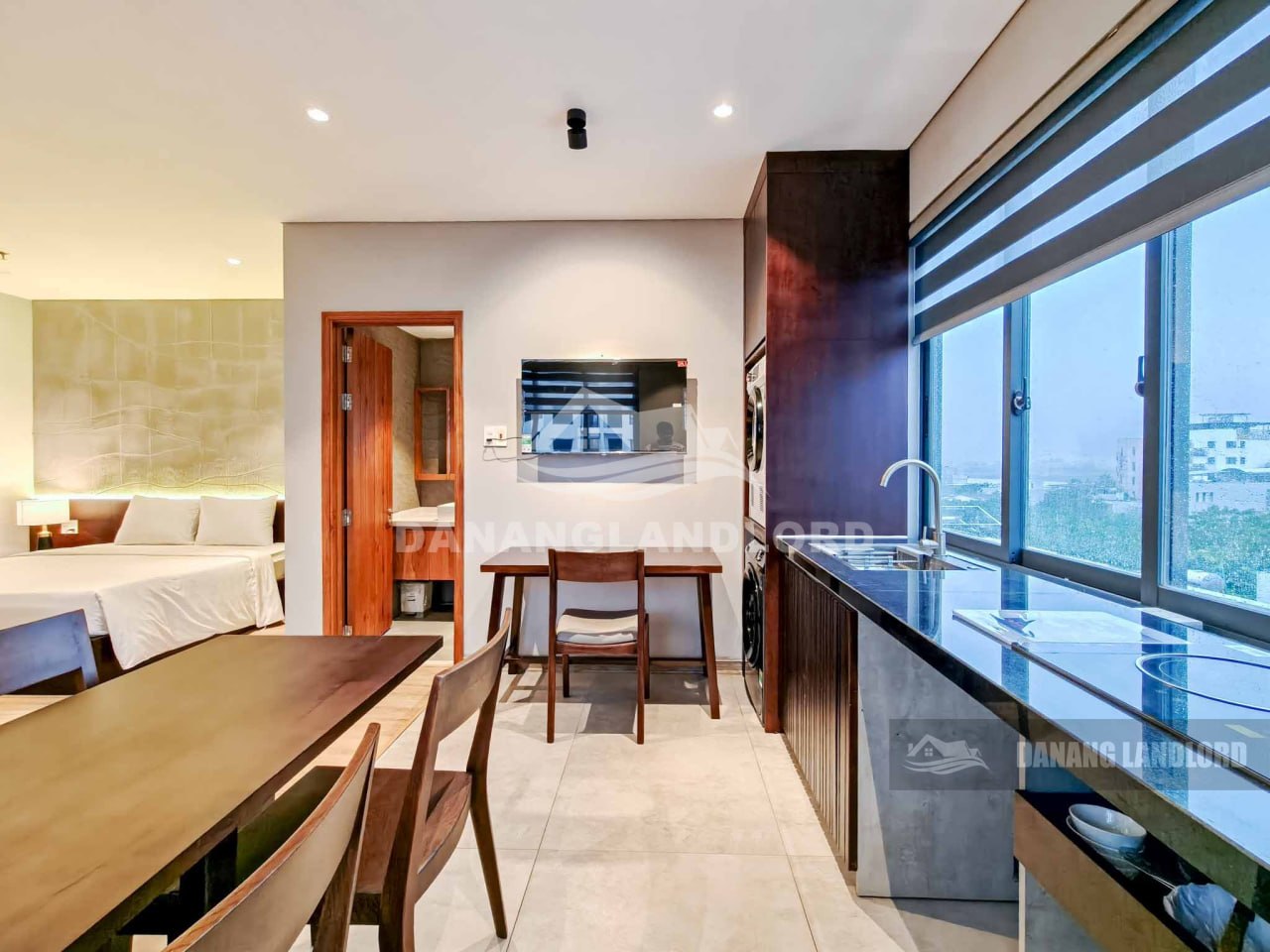 Spacious Studio Apartment with Balcony Near the River photo 6 of 8