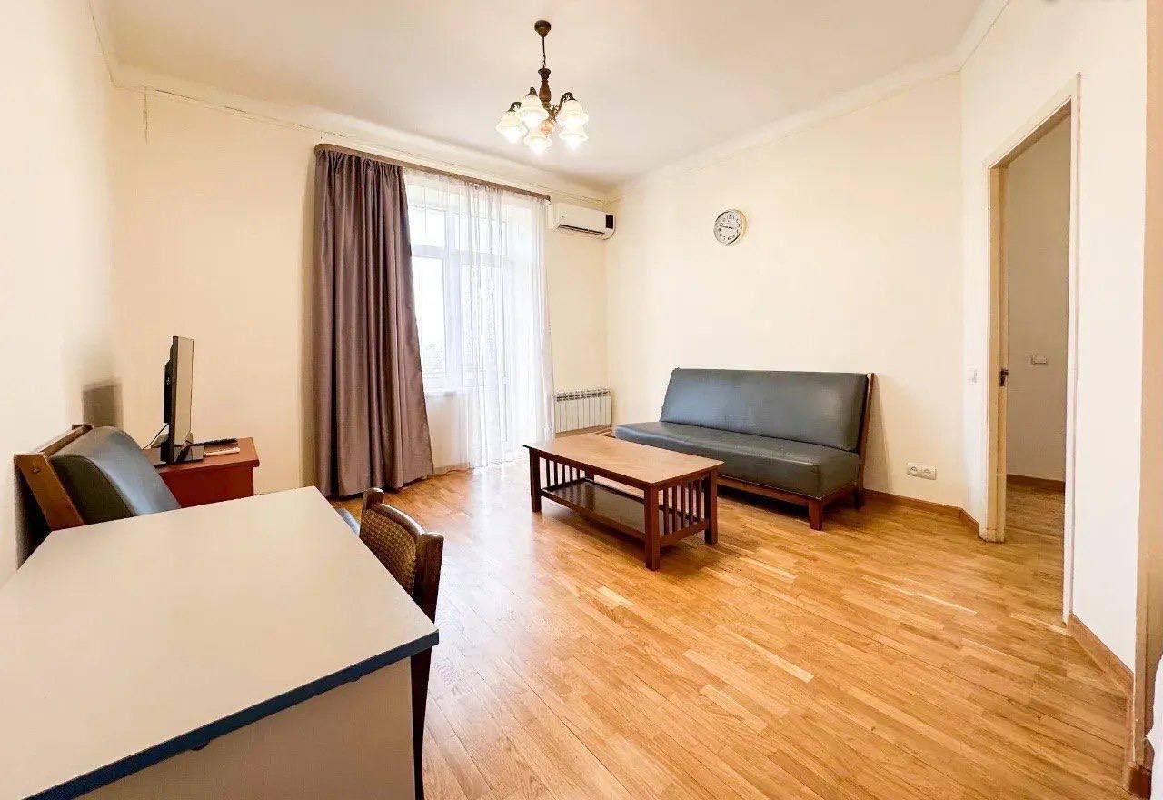 Furnished One-Bedroom Apartment in Arabkir photo 1 of 8