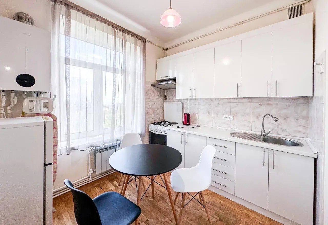 Furnished One-Bedroom Apartment in Arabkir photo 5 of 8