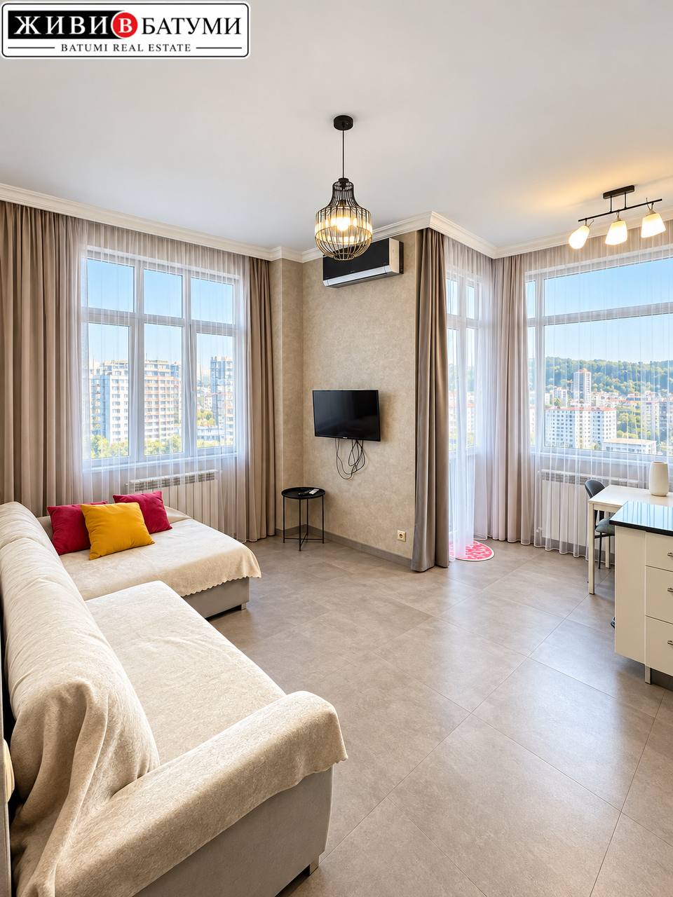 Sunny 1-Bedroom Apartment in Batumi photo 1 of 8