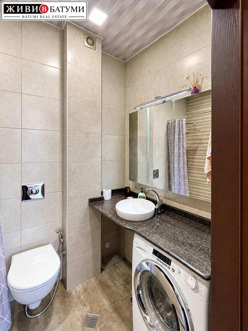 Sunny 1-Bedroom Apartment in Batumi photo 8 of 8