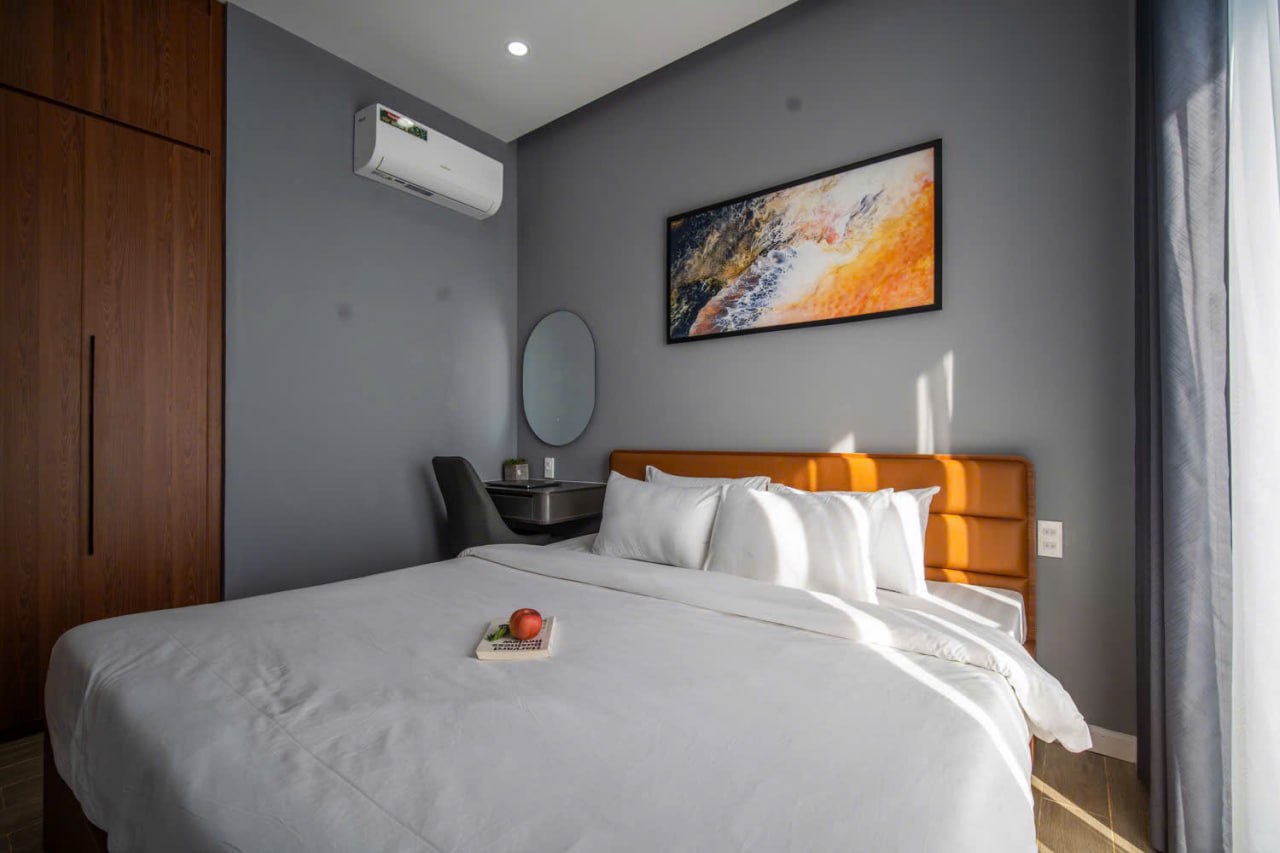 Luxury 1-Bedroom Apartment with Balcony and Pool in My An photo 7 of 8