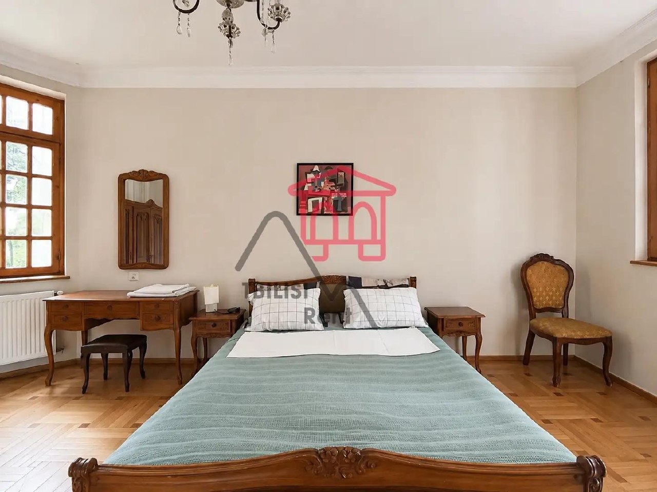 Two-Bedroom Apartment with Private Courtyard in Mtatsminda photo 2 of 8