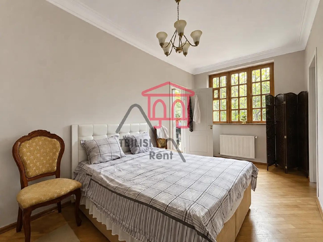 Two-Bedroom Apartment with Private Courtyard in Mtatsminda photo 4 of 8