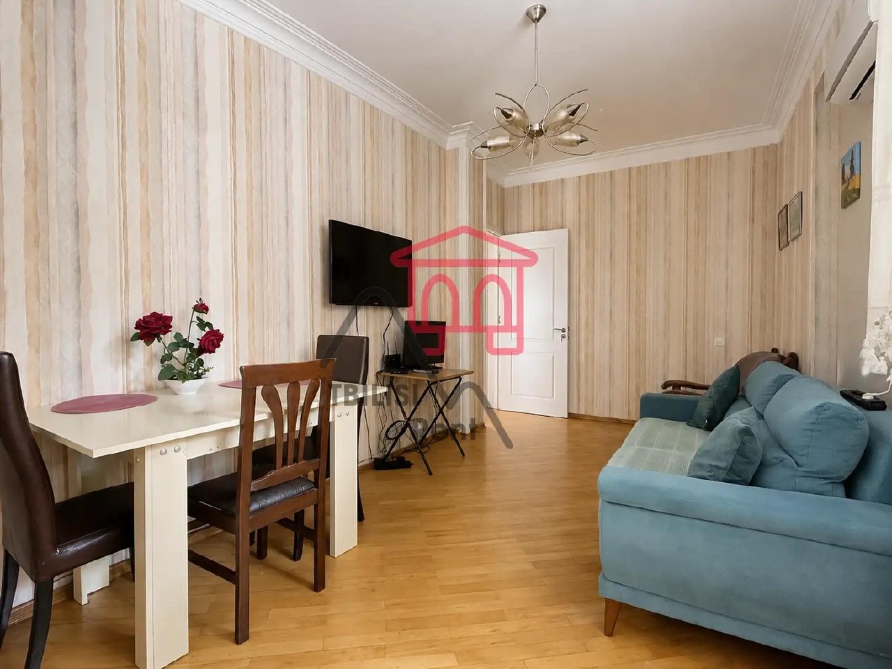 Two-Bedroom Apartment with Private Courtyard in Mtatsminda photo 6 of 8