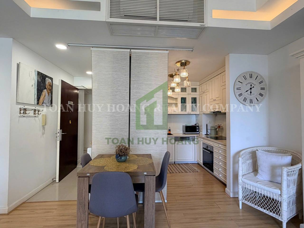 Modern 1-Bedroom Apartment in Azura, Han River photo 3 of 8