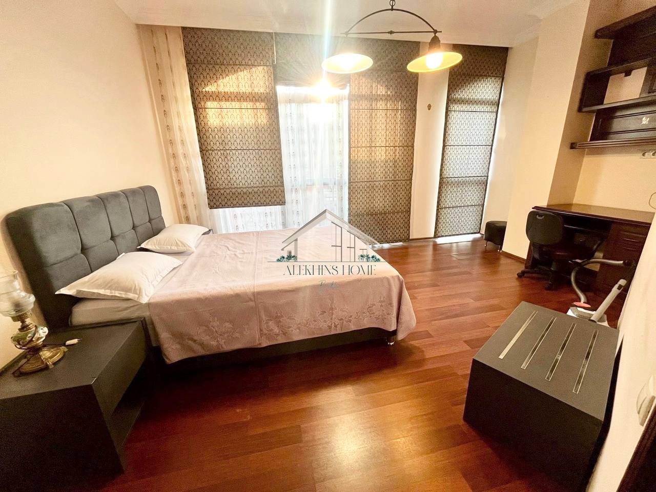 4-Bedroom Apartment Near the Sea in Old Batumi photo 5 of 6