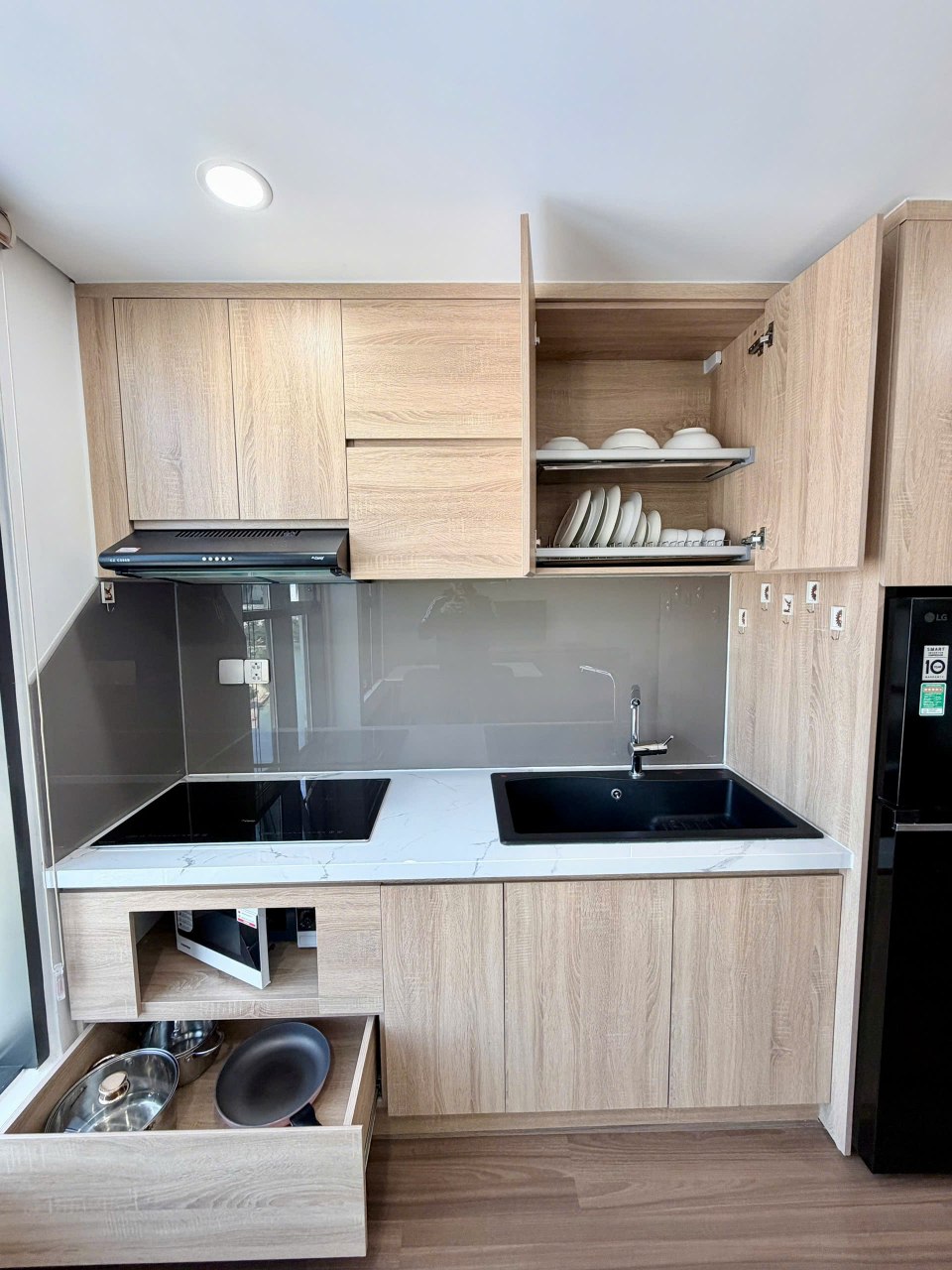 Luxury 2-Bedroom Apartment with City and River Views photo 3 of 8
