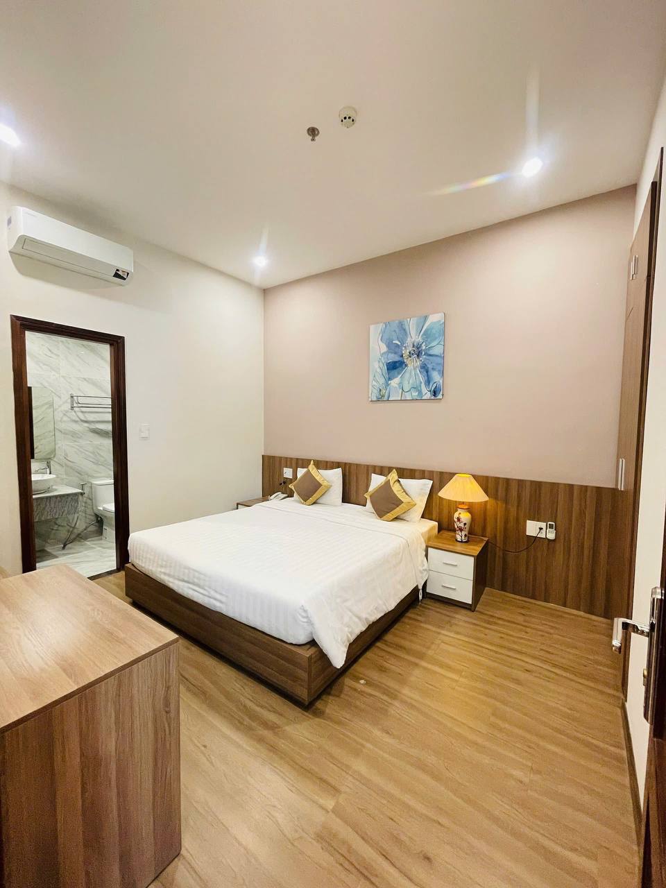 2-Bedroom Furnished Apartment in Khue My photo 5 of 8
