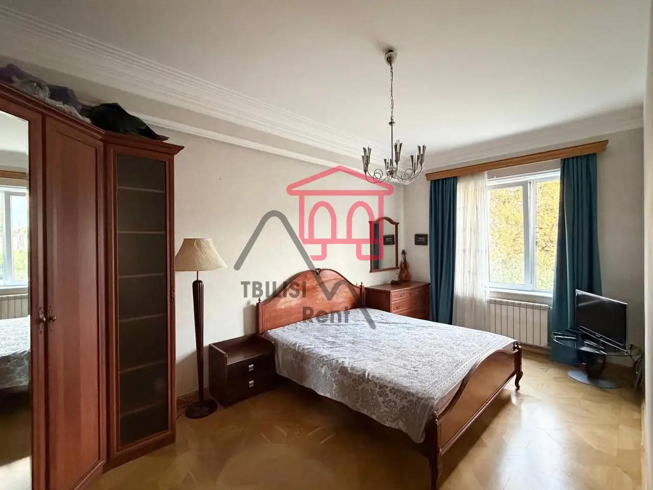 Spacious 3-Bedroom Apartment in Saburtalo photo 3 of 8