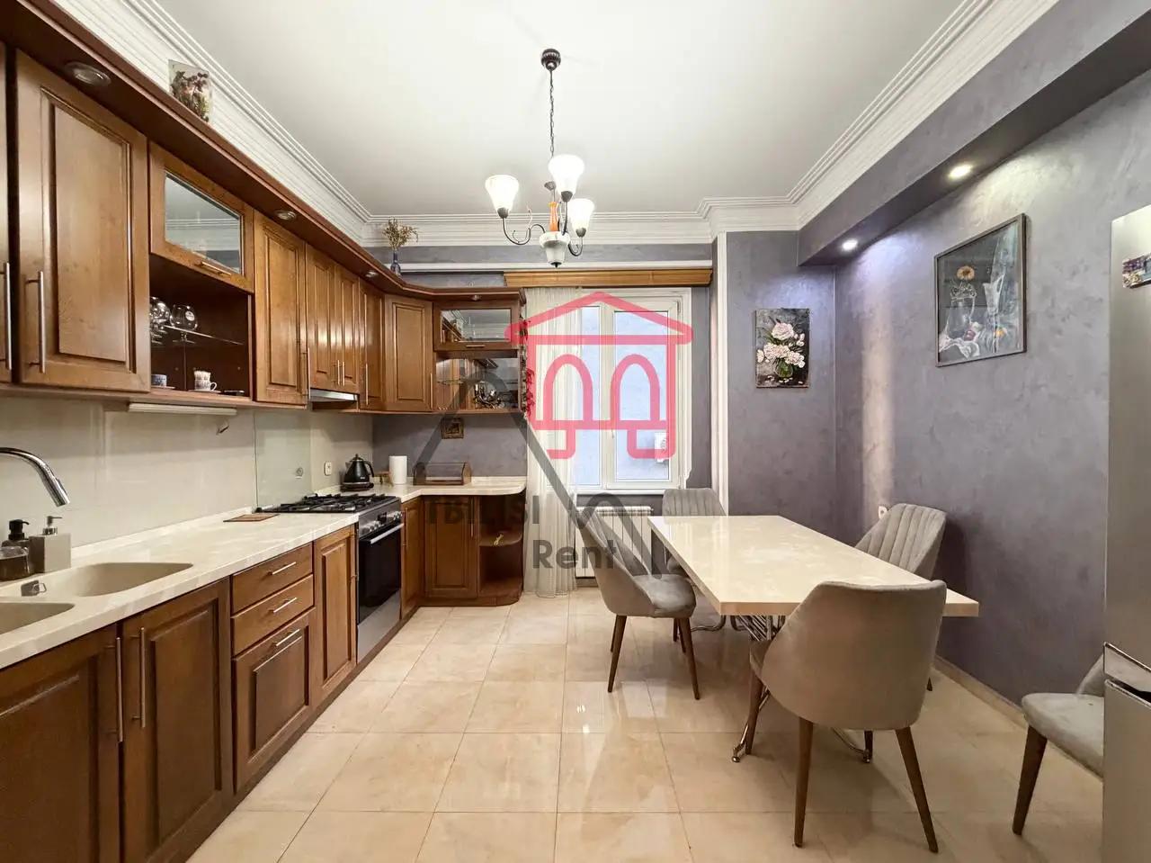 Spacious 3-Bedroom Apartment in Saburtalo photo 4 of 8