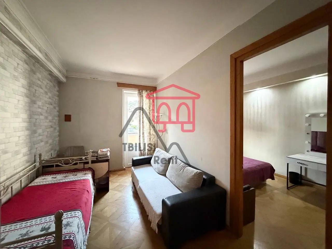 Spacious 3-Bedroom Apartment in Saburtalo photo 5 of 8