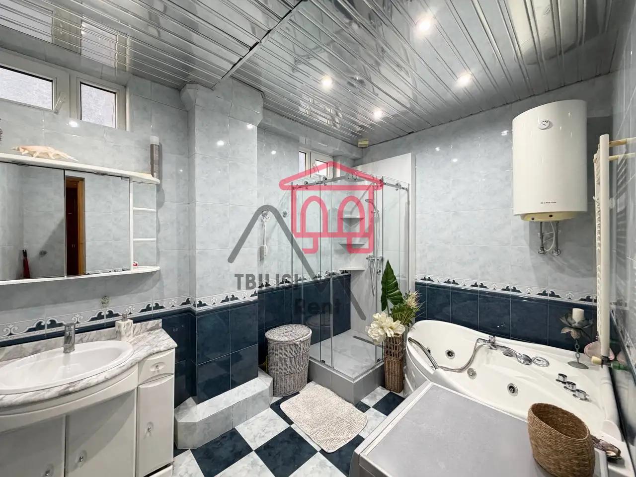 Spacious 3-Bedroom Apartment in Saburtalo photo 8 of 8