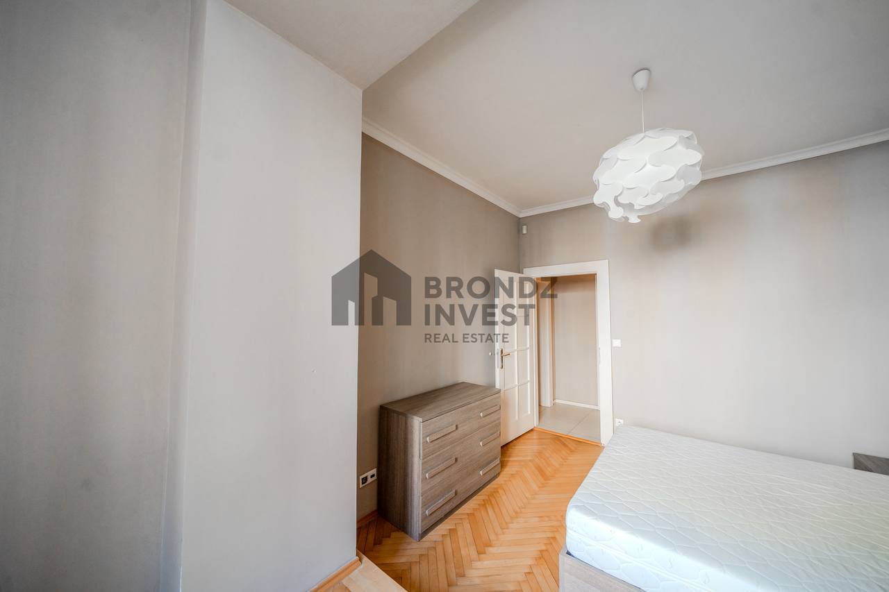 Furnished 1-Bedroom Apartment in Dejvice photo 5 of 8