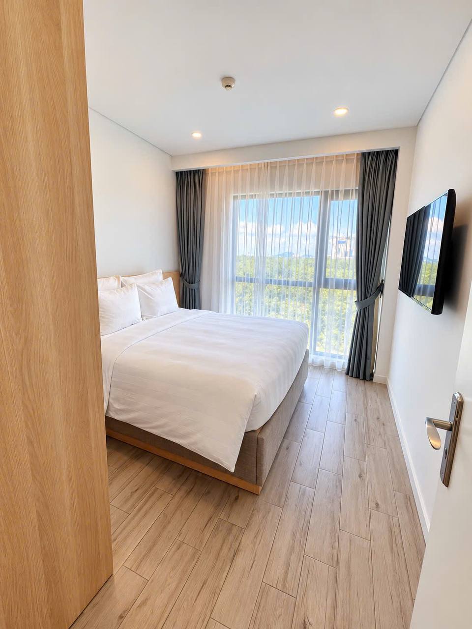 3-Bedroom Sea-View Apartment in Ngu Hanh Son photo 8 of 8