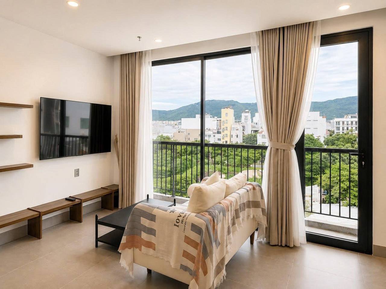 Modern 2-Bedroom Apartment Near My Khe Beach photo 3 of 8