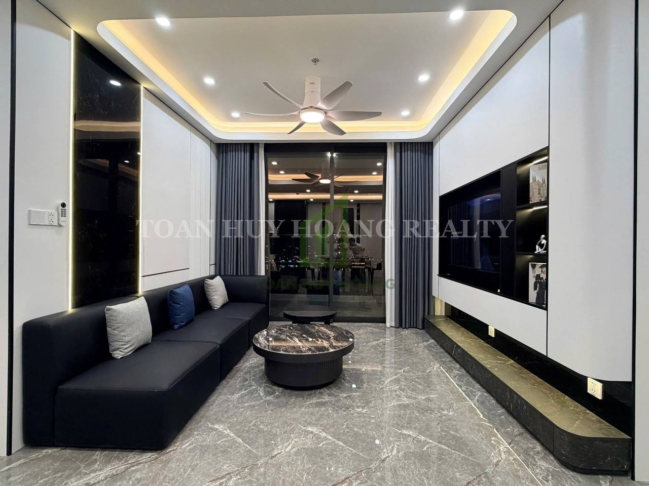 Luxury 3-Bedroom Ponte Apartment with Han River View photo 1 of 8