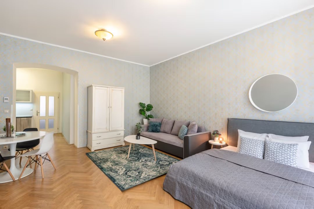 Renovated 43 m² Apartment in Prague 2 photo 3 of 7