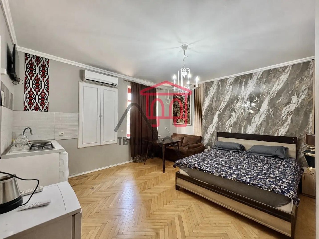 One-Bedroom Apartment on Rustaveli Avenue photo 2 of 5