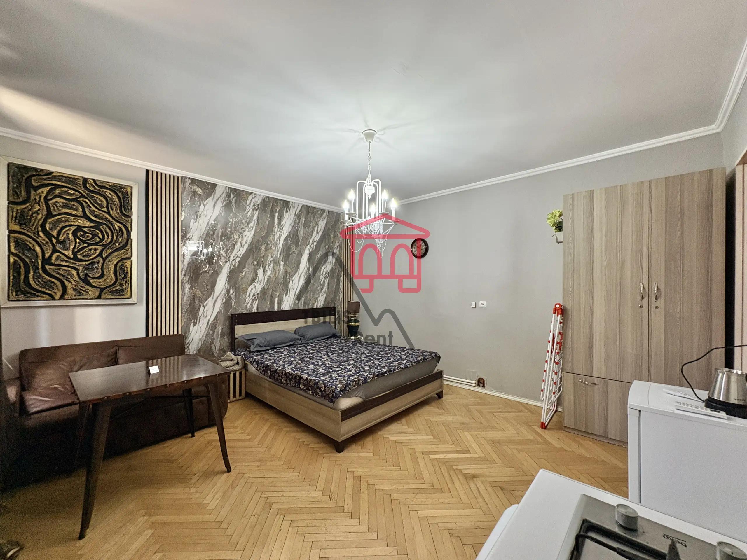 One-Bedroom Apartment on Rustaveli Avenue photo 3 of 5