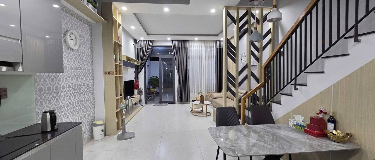 Three-Storey House with 4 Bedrooms in Son Tra photo 1 of 8