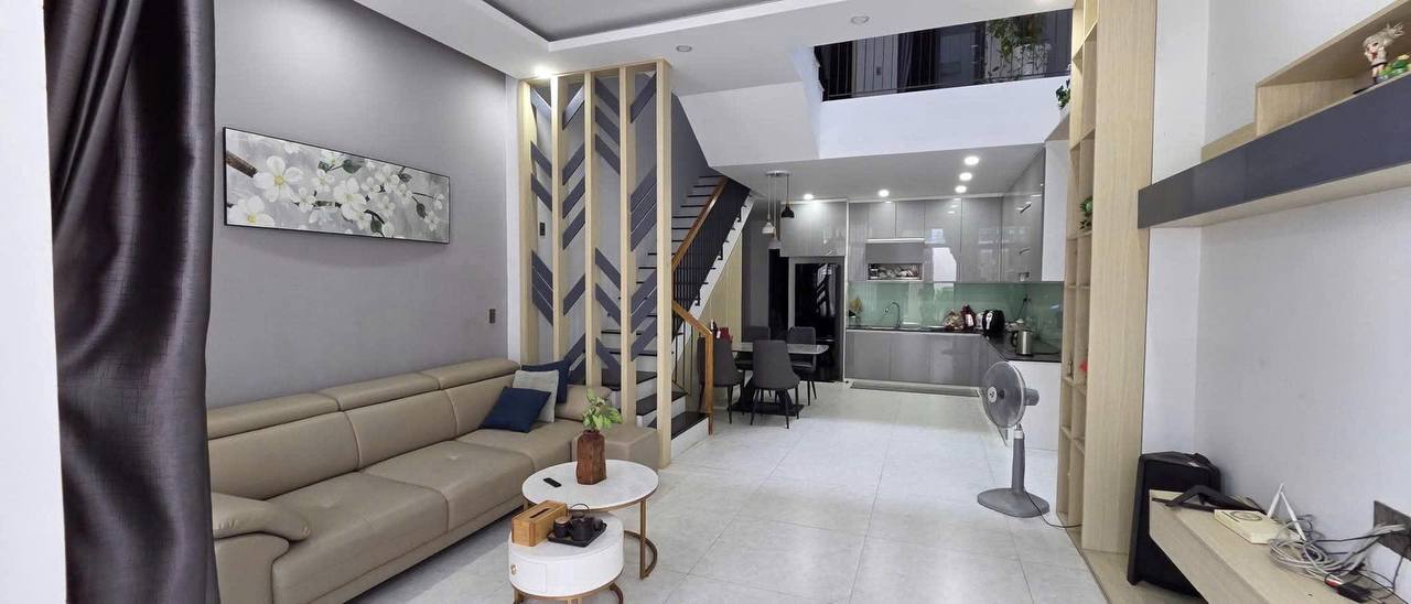 Three-Storey House with 4 Bedrooms in Son Tra photo 2 of 8