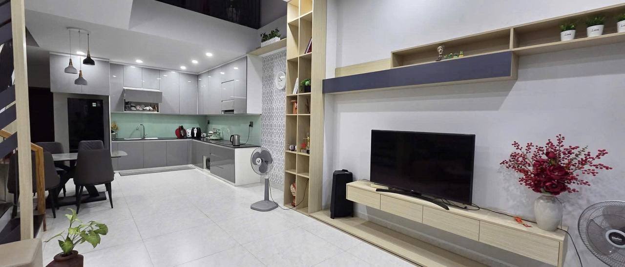 Three-Storey House with 4 Bedrooms in Son Tra photo 3 of 8