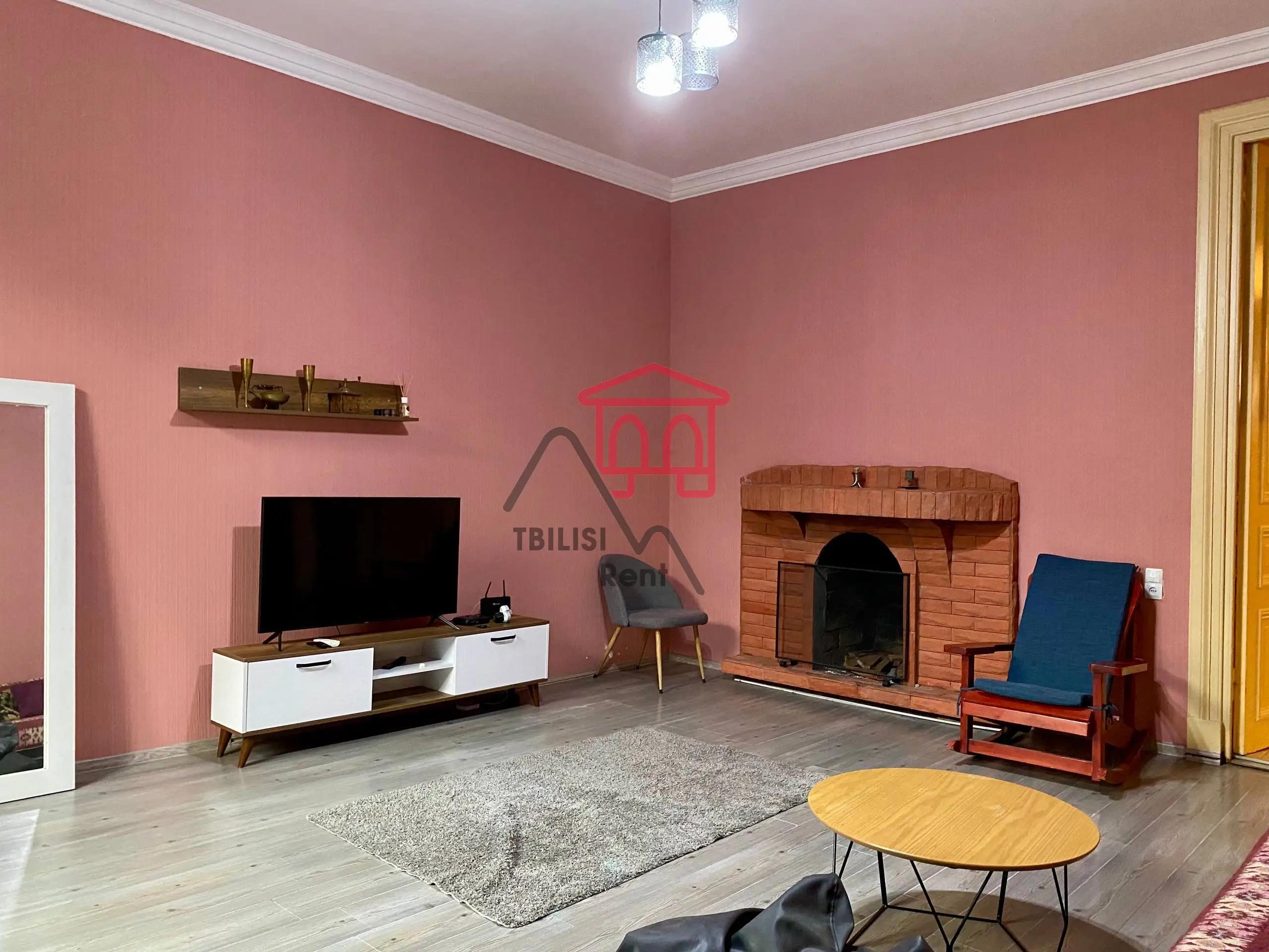Spacious Central Apartment in Sololaki photo 1 of 8