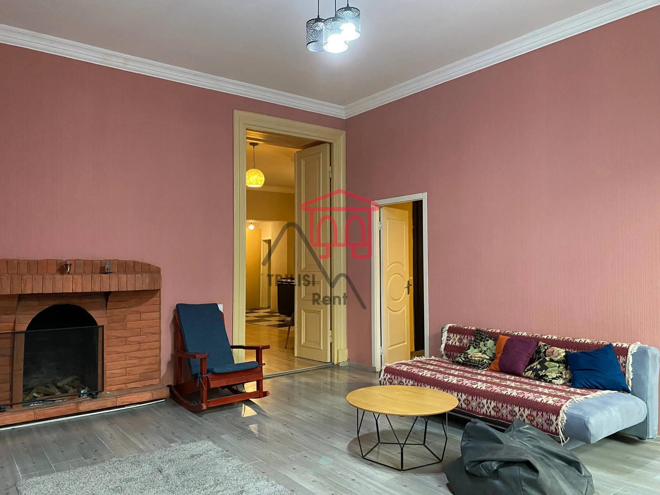 Spacious Central Apartment in Sololaki photo 4 of 8