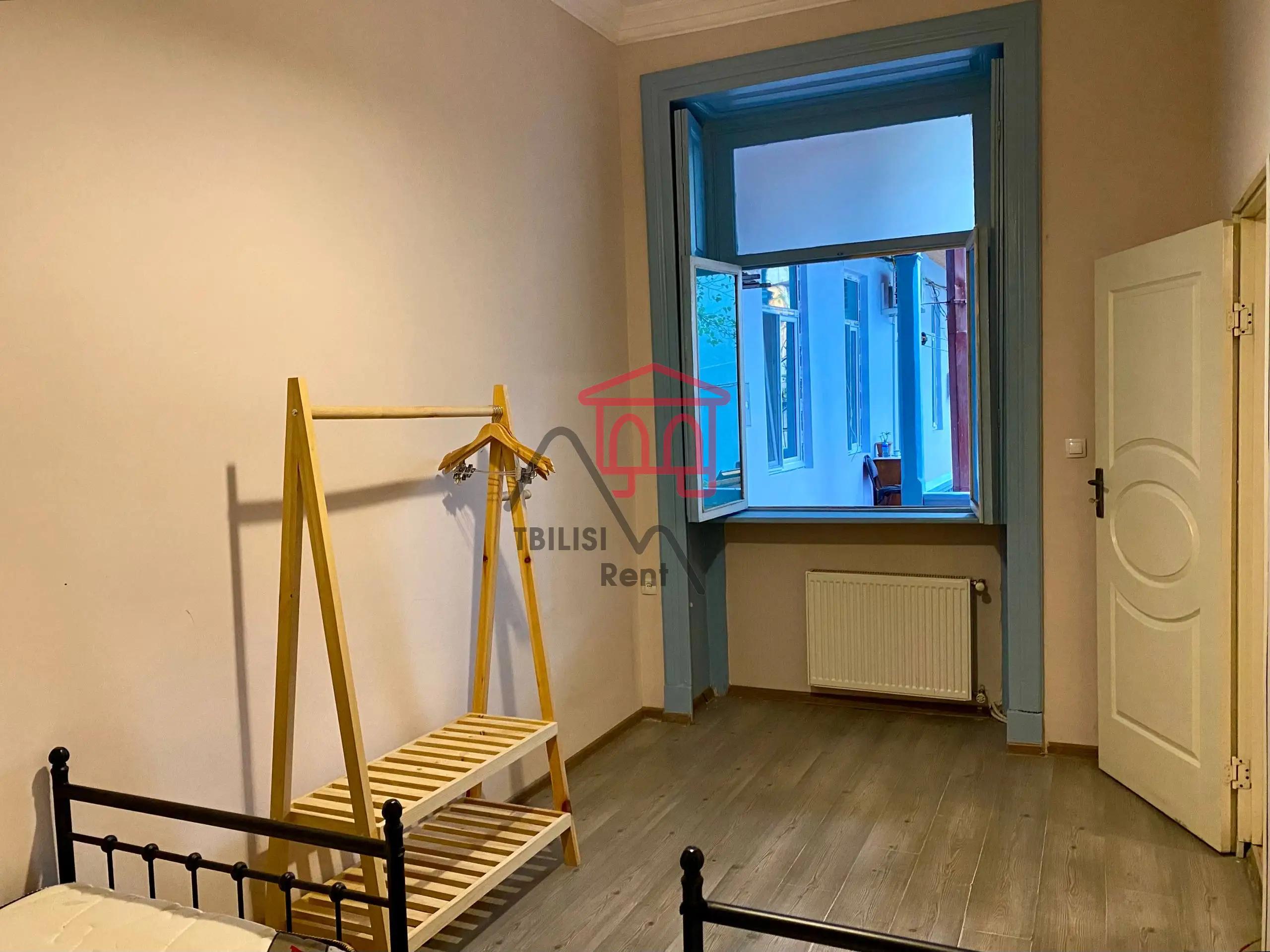 Spacious Central Apartment in Sololaki photo 7 of 8