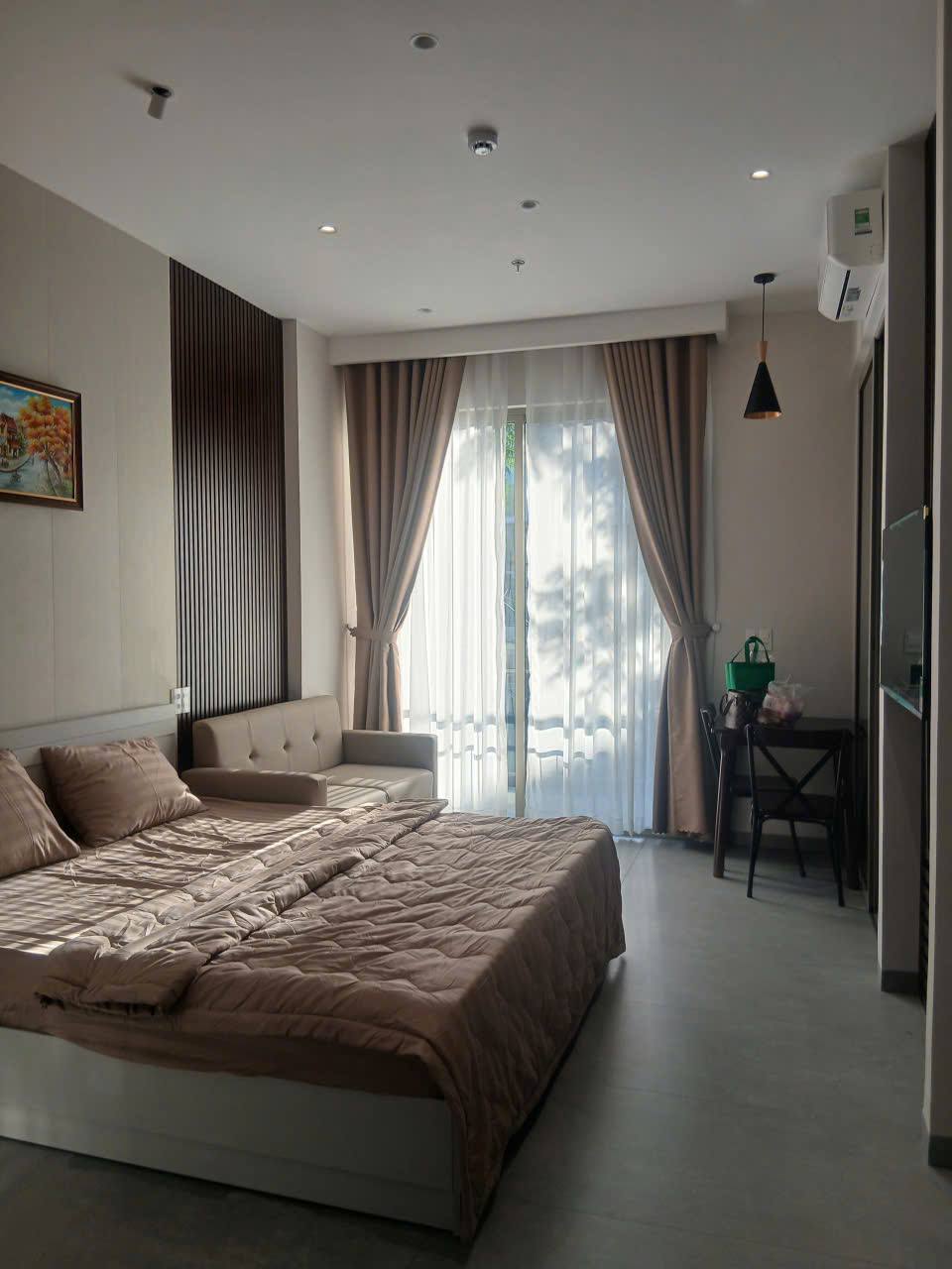 Brand-New Luxury 1-Bedroom Apartment in My An photo 4 of 8