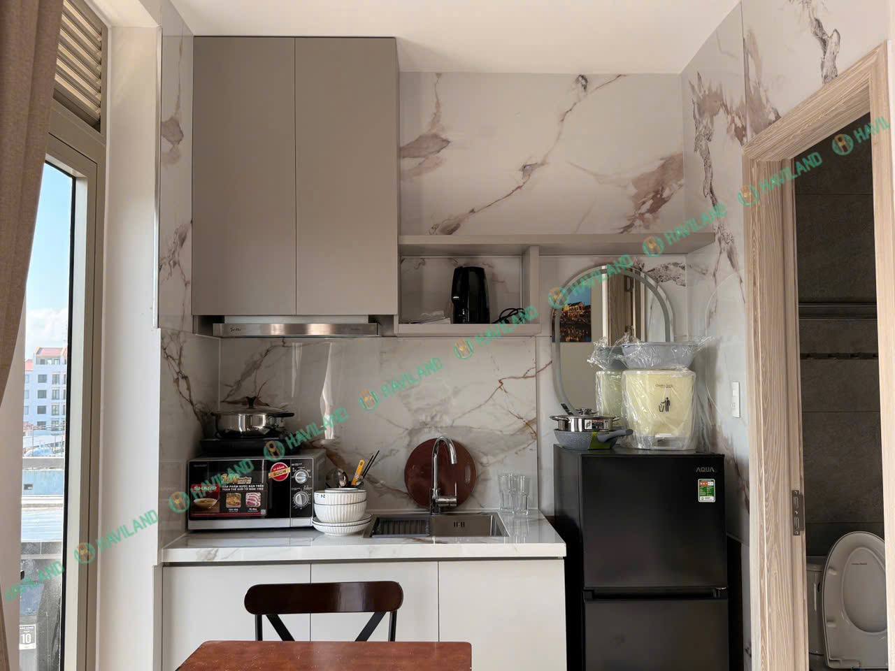 Brand-New Luxury 1-Bedroom Apartment in My An photo 5 of 8