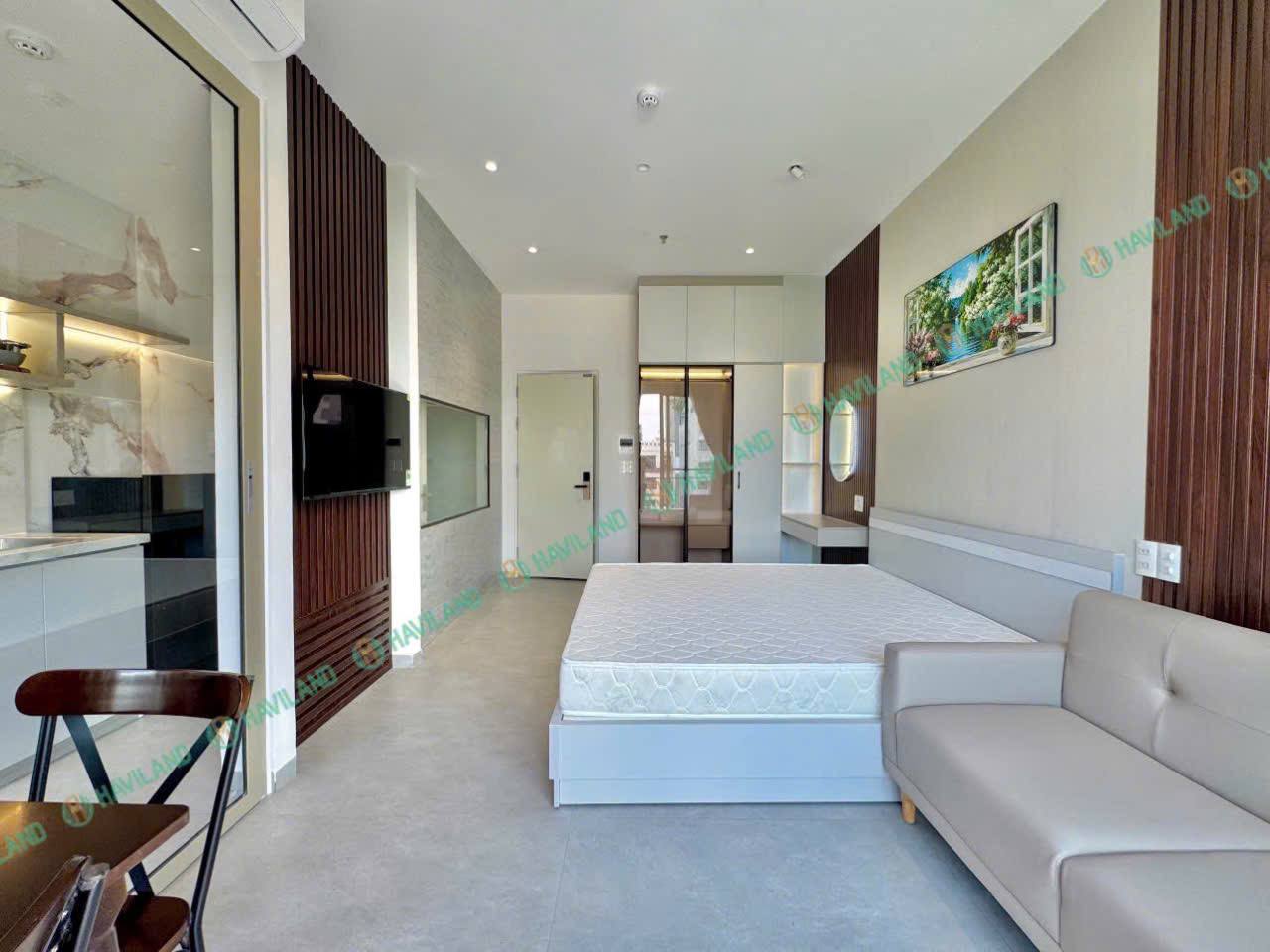 Brand-New Luxury 1-Bedroom Apartment in My An photo 6 of 8