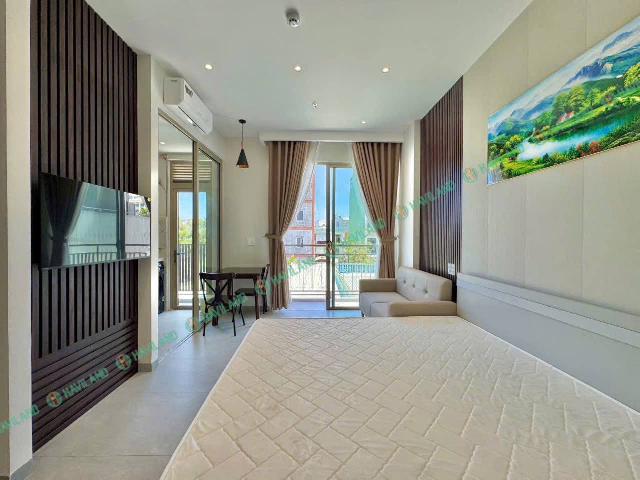 Brand-New Luxury 1-Bedroom Apartment in My An photo 7 of 8