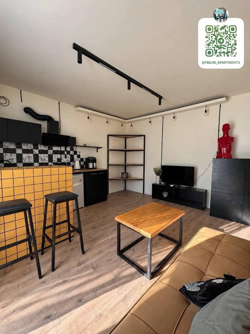 1-Bedroom Apartment in Mtatsminda photo 2 of 8